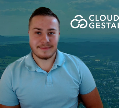 Foto unseres Teammitgliedes Jan mit Spaichingen im Hintergrund und dem Cloud Gestalt Logo